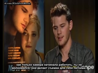 Jeremy irvine on kissing dakota fanning and generally being terrible with girls rus(sub)