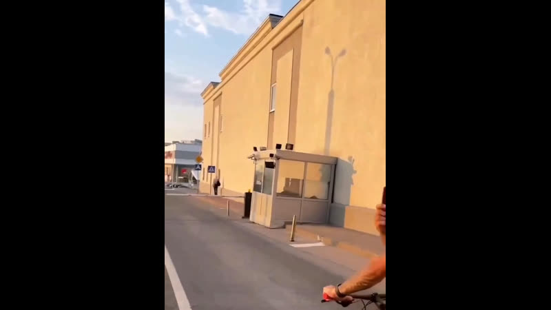 Арай чобанян катается на велосипеде