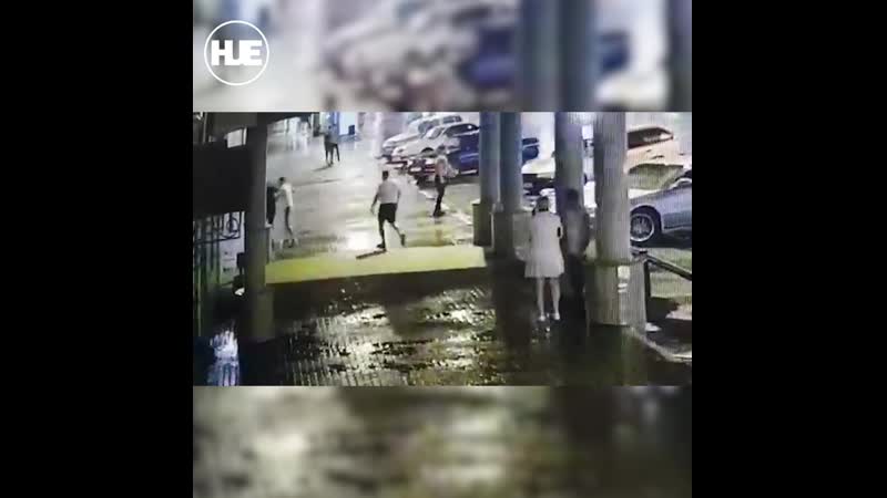 Трое на одного в благовещенске подпитые товарищи выискивали жертв на улице и избивали их