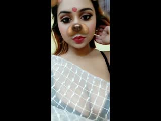 Oasi das saree cleavage