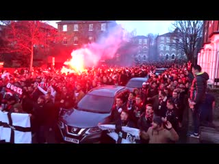 Rennes fans march towards the emirates