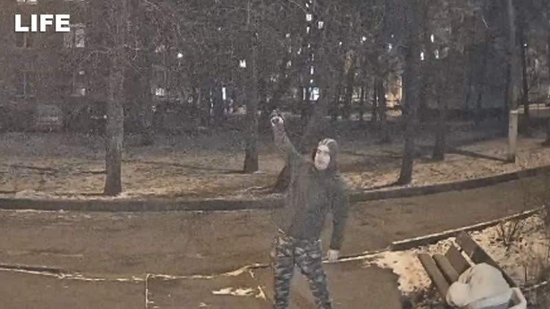 Полицейский прострелил ногу 18 летней девочке