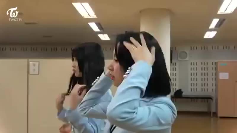 Akaraka~~~ jeongyeon so cute!! baby 💚