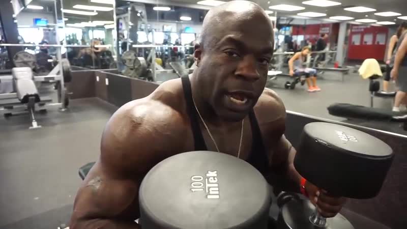 Кали масл грудь гантели концентрация