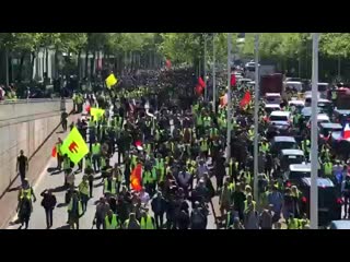 Acte 23 gilets jaunes paris traceur chimique et matraquage, gazage à gogo, fla mp4