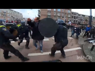 Протестуны антиковидники в нидерландах