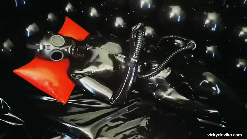 Vicky devika montreal 🇨🇦 heavyrubber latex