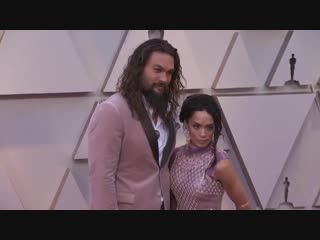 Jason momoa rocks a blush velvet suit, matching with wife lisa bonet