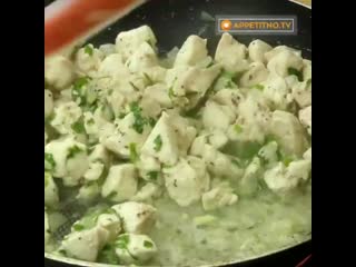 Лодочки из слоеного теста с куриной начинкой