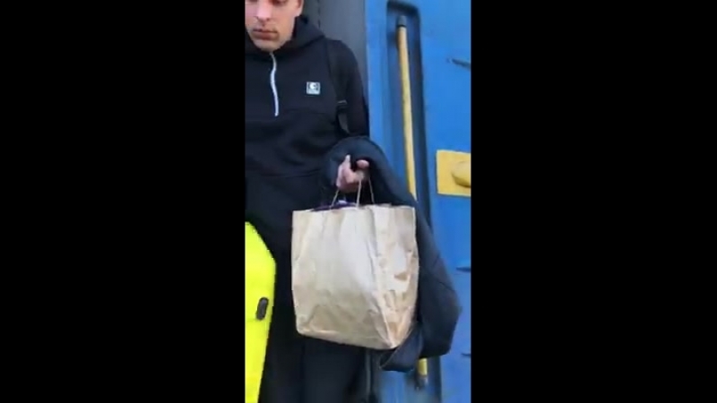 Украинская проводница вытолкнула пассажира из поезда на ходу