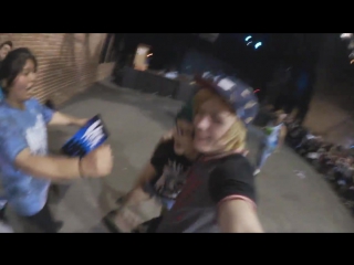 What alex dorame uses to dye her hair robby