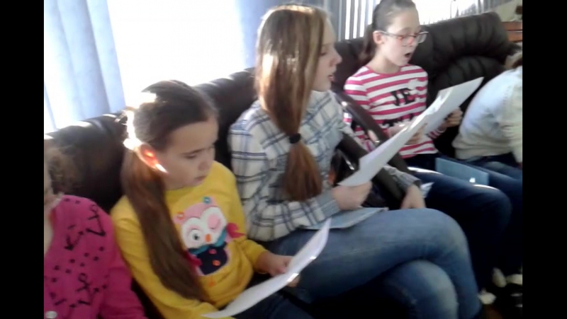 Первые попытки тинсов спеть песню