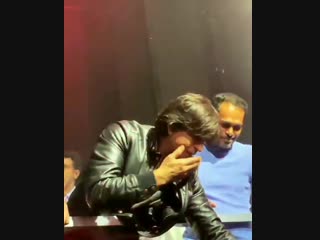 King khan at white dubai @iamsrk unconditional love towards his fans zero @whiteduba