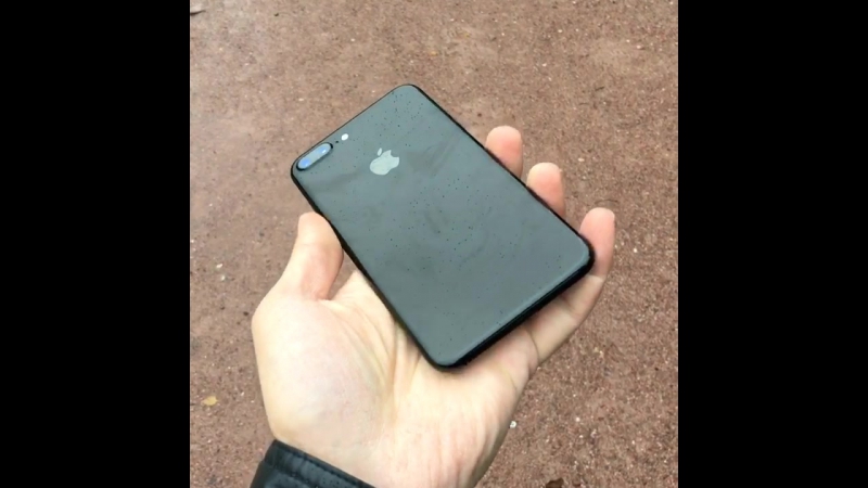 Крутим вертим в руках iphone 7 plus jet black