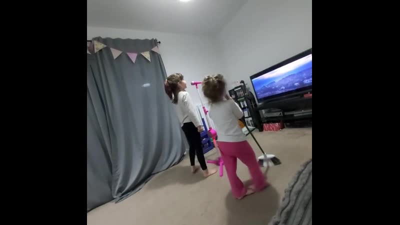 Little girls sing eskimo callboy mc thunder