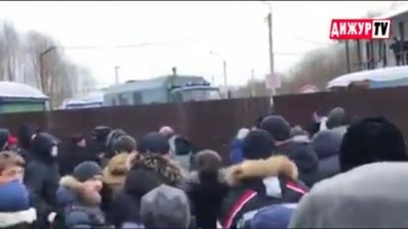 Разъярённый народ перекрыл трассу