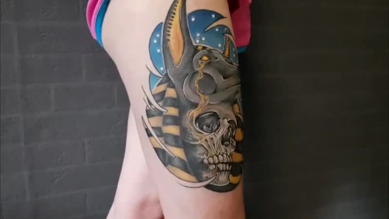 Череп и анубис бедро 3ий сеанс