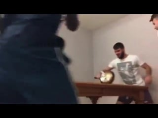 Как оригинально поиграть с друзьями в теннис