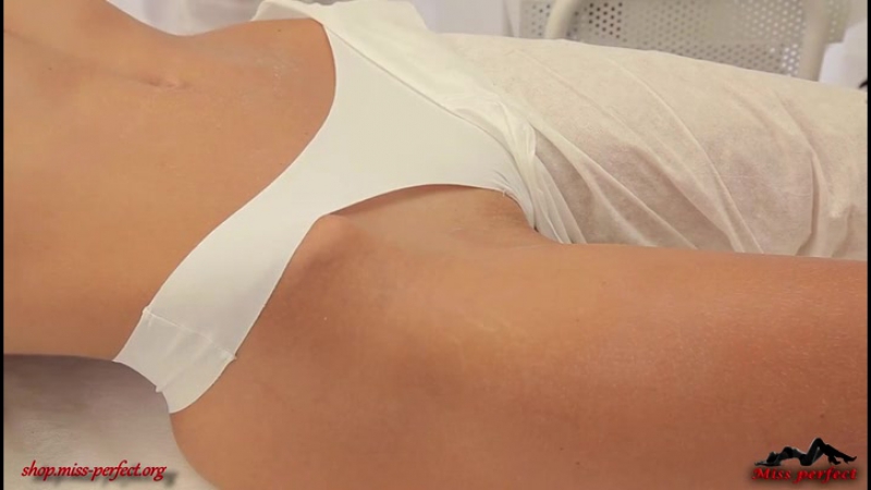 Депиляция воском зоны бикини bikini waxing tutorial