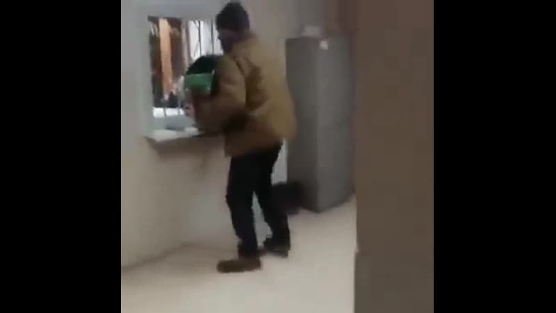 Вписка вписались в отделении полиции, повязали копы, душа песни просит, рюмка водки на столе