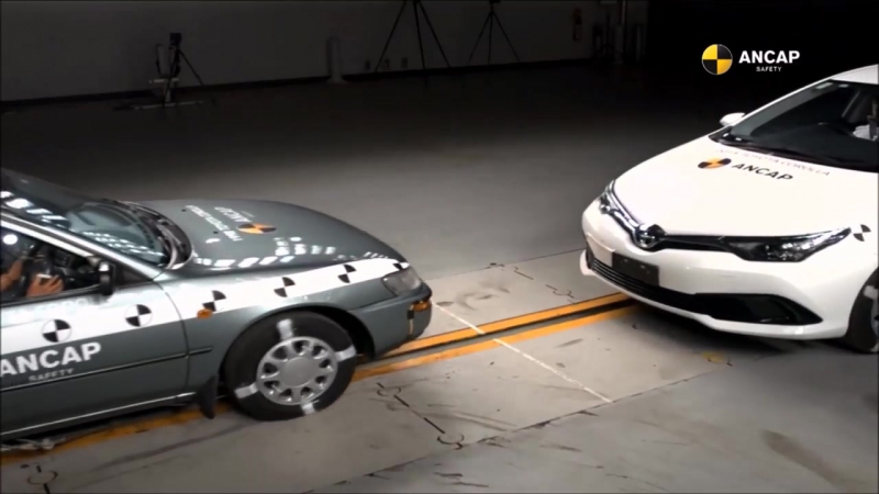 1998 toyota corolla vs 2015 toyota corolla (auris) crash test