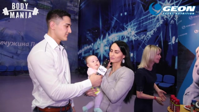 Зрелая тёлка ava addams обчистила карманы молодого (18 лет) парня