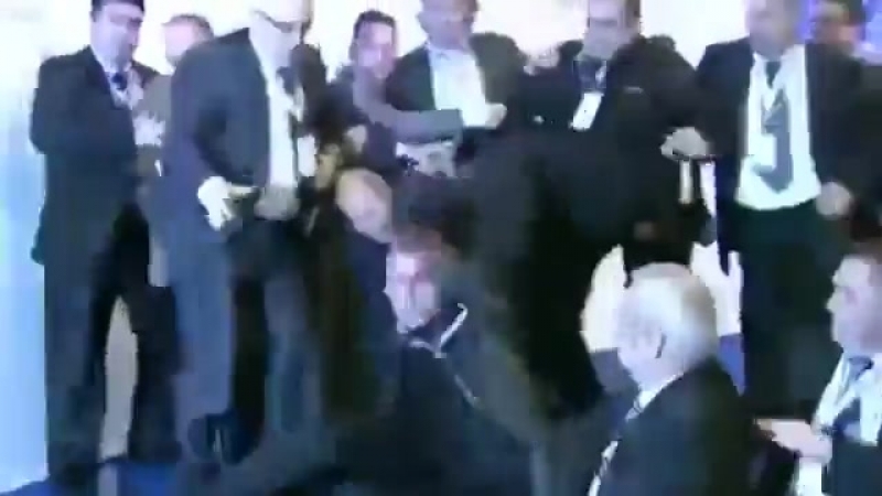 Нападение на представителя власти