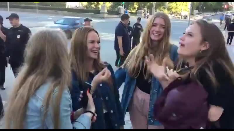 Дефки потрогали пыню