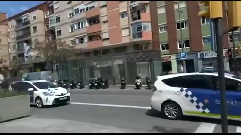 Испанская полиция с народом испании! акция в барселоне