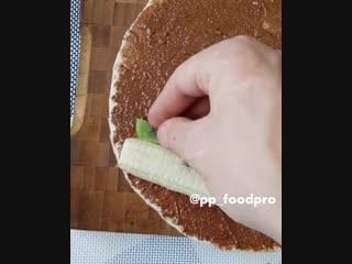 Ролл с бананом и киви