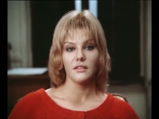 В диора я оделась,шанелью обрызгалась