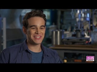 Justine magazine׃ alberto rosende (simon) on “shadowhunters“ set!