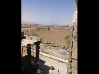 Поврежденные танки т 72 и брэм 1 сирийской армии в боях с "хайат тахрир аш шам" на юге дамаска