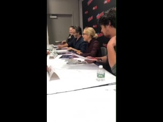 Video eliza signing autographs today the100 elizatpornr nycc via cw the100