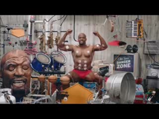 Игра мышцами на музыкальных инструментах terry crews