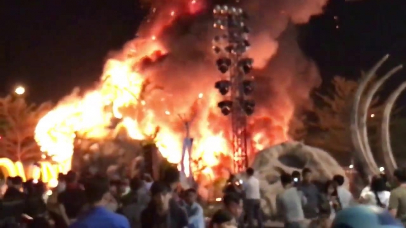 Cháy lớn buổi ra mắt phim king kong đảo đầu lâu sao việt chạy tá