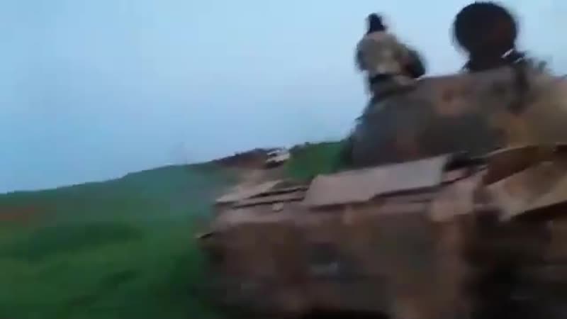 Боевики группирои "джейш аль наср" в боях у города калат аль мудик на севере хамы