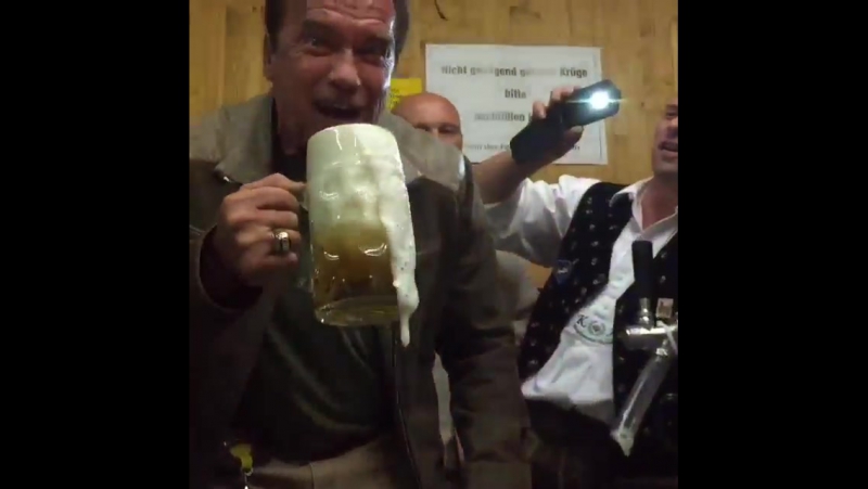 Arnold schwarzenegger on instagram “we are having fun at #oktoberfest dont mi