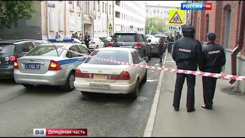 В центре москвы вооруженные грабители отобрали сумку с деньгами у вице президента банка