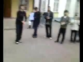 Лезгинка=) азери и армяне пацанчик первый четко танцует))