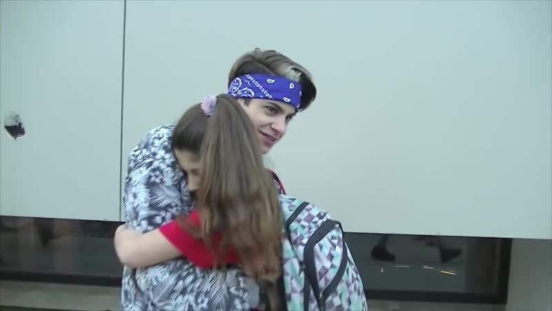 Beso o cachetada besando a desconocidas alexanderwtf