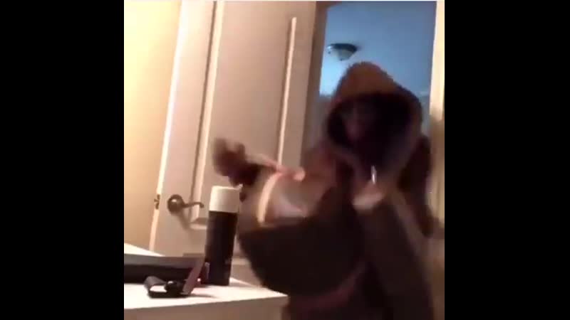 Seconds porn video – Villanelle a few seconds later