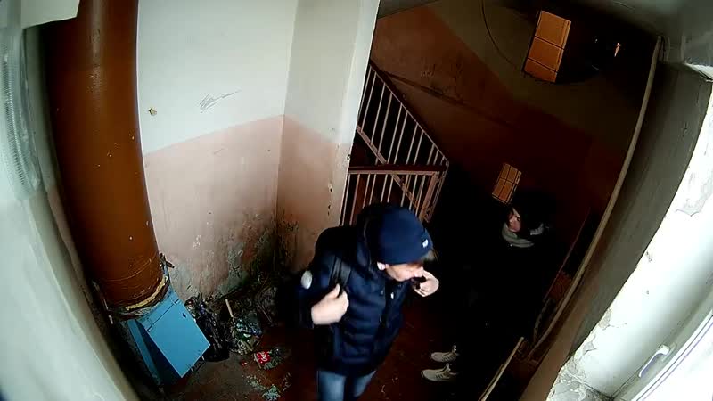 Видеонаблюдение в подъезде 4 4 нарезка за 2 дня ссыкуны подъездные