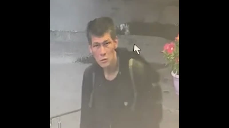 Парень пришёл в подмосковную студию цветов за подарком и ушёл не с пустыми руками