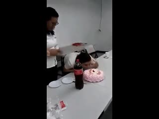 Видео попробовала тортик video tried cake dbltj gjghj,jdfkf njhnbr