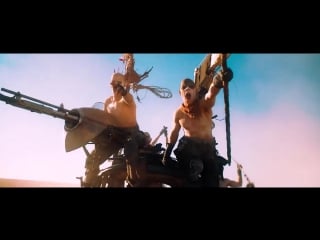 Безумный макс дорога ярости | mad max fury road (2015) нападение на боевую фуру
