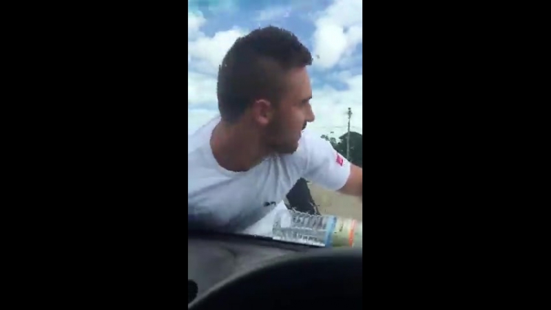 Знатно тролит