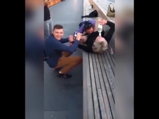 Поляки нализывают наташе в центре москвы