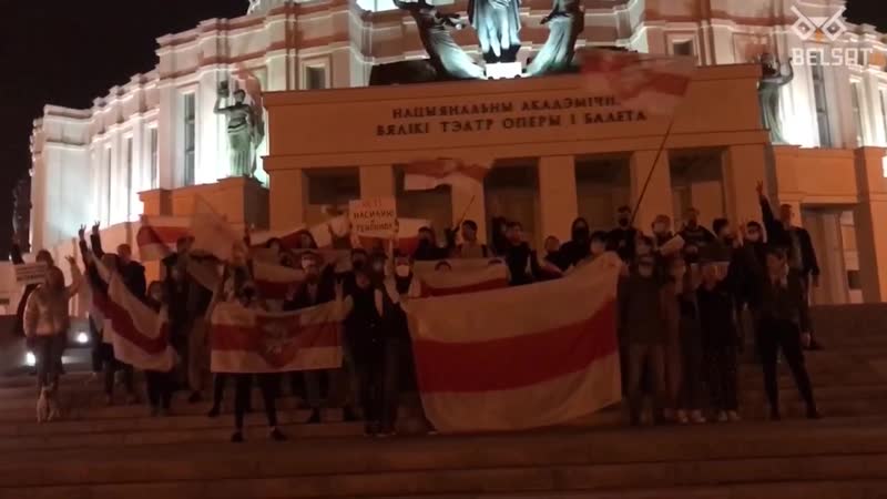 Жыве беларусь! каля опернага