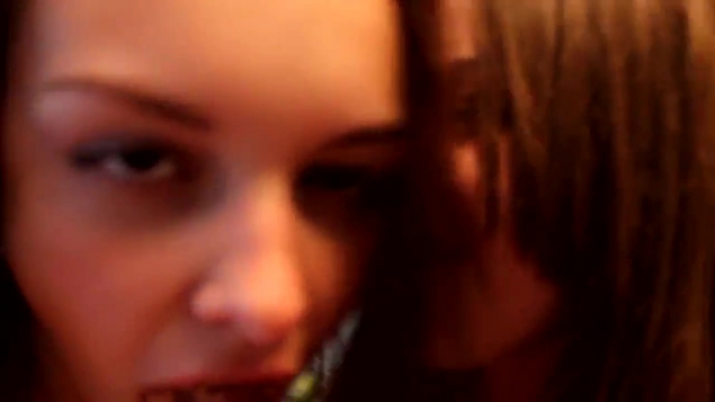 Вот чем занимаются девочки на вписках (не порно)